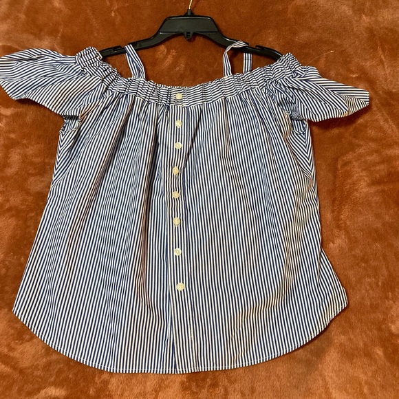 Top Smocked Flowy Strappy Cold Shoulder Tee Size M. - Picture 3 of 6